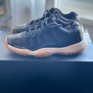 Jordan Retro 11 Low Black Soft Pink